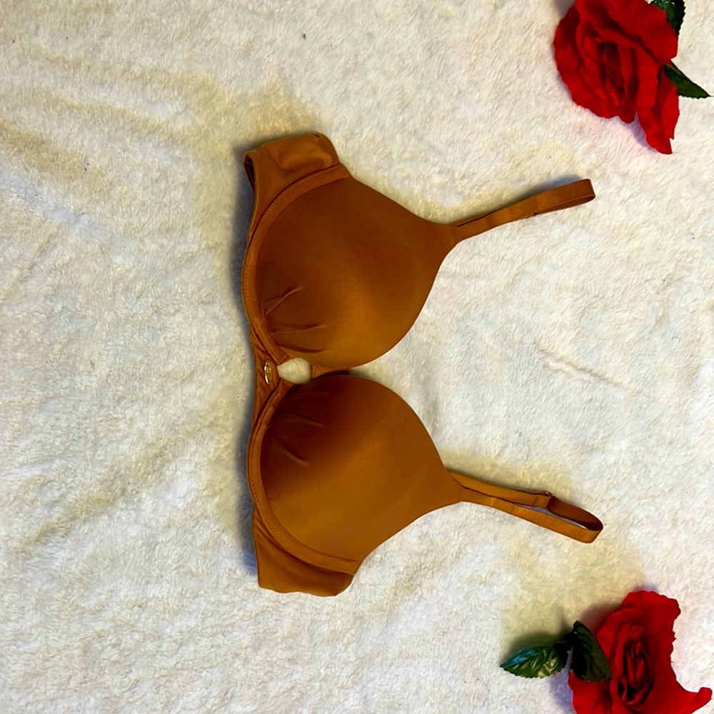 Victorias, secret plunge bra and its and immaculate condition. No defects. 34B